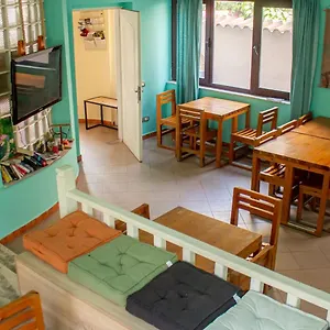 Hostal The Golden Rooster, Tirana